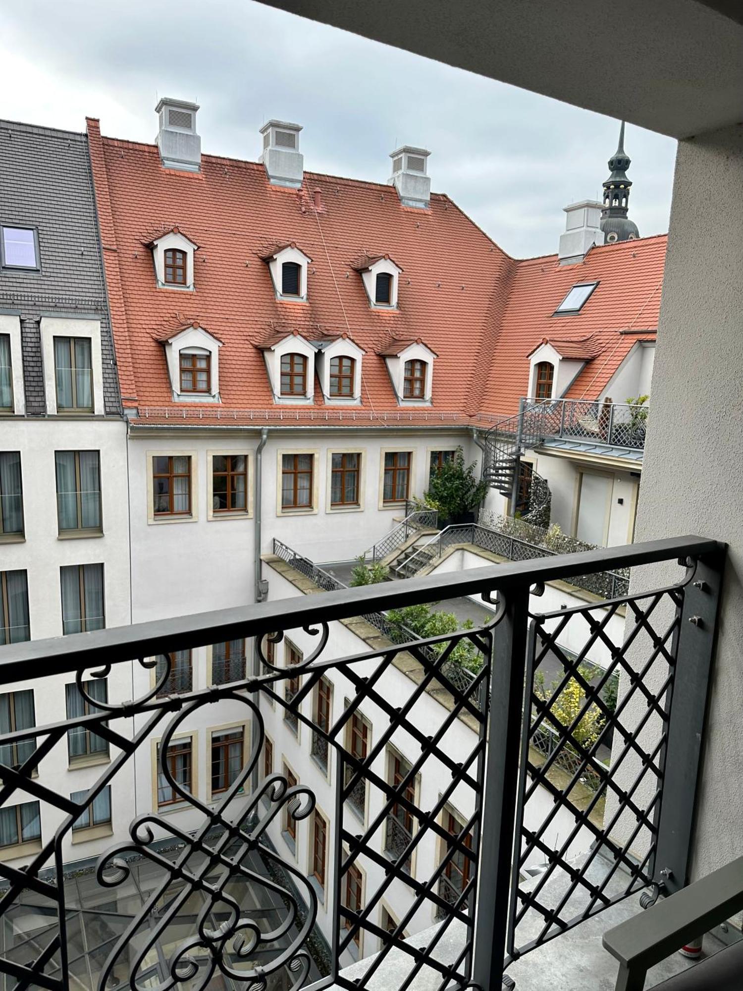 Exklusives Apartment Mit Einmaligem Blick Zur Frauenkirche - Parkplatz Kostenfrei Dresda Esterno foto
